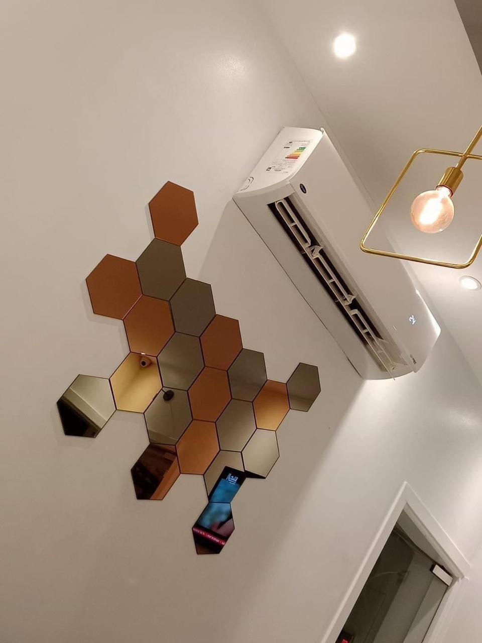 مرايات خلية نحل ديكور لاصقة من Pop Mart