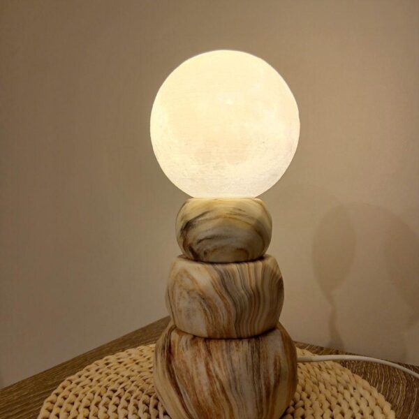 أباجورة القمر الكريستال من Pop Mart بقاعدة رخام وخشب