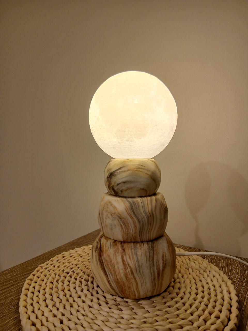 أباجورة القمر الكريستال من Pop Mart بقاعدة رخام وخشب