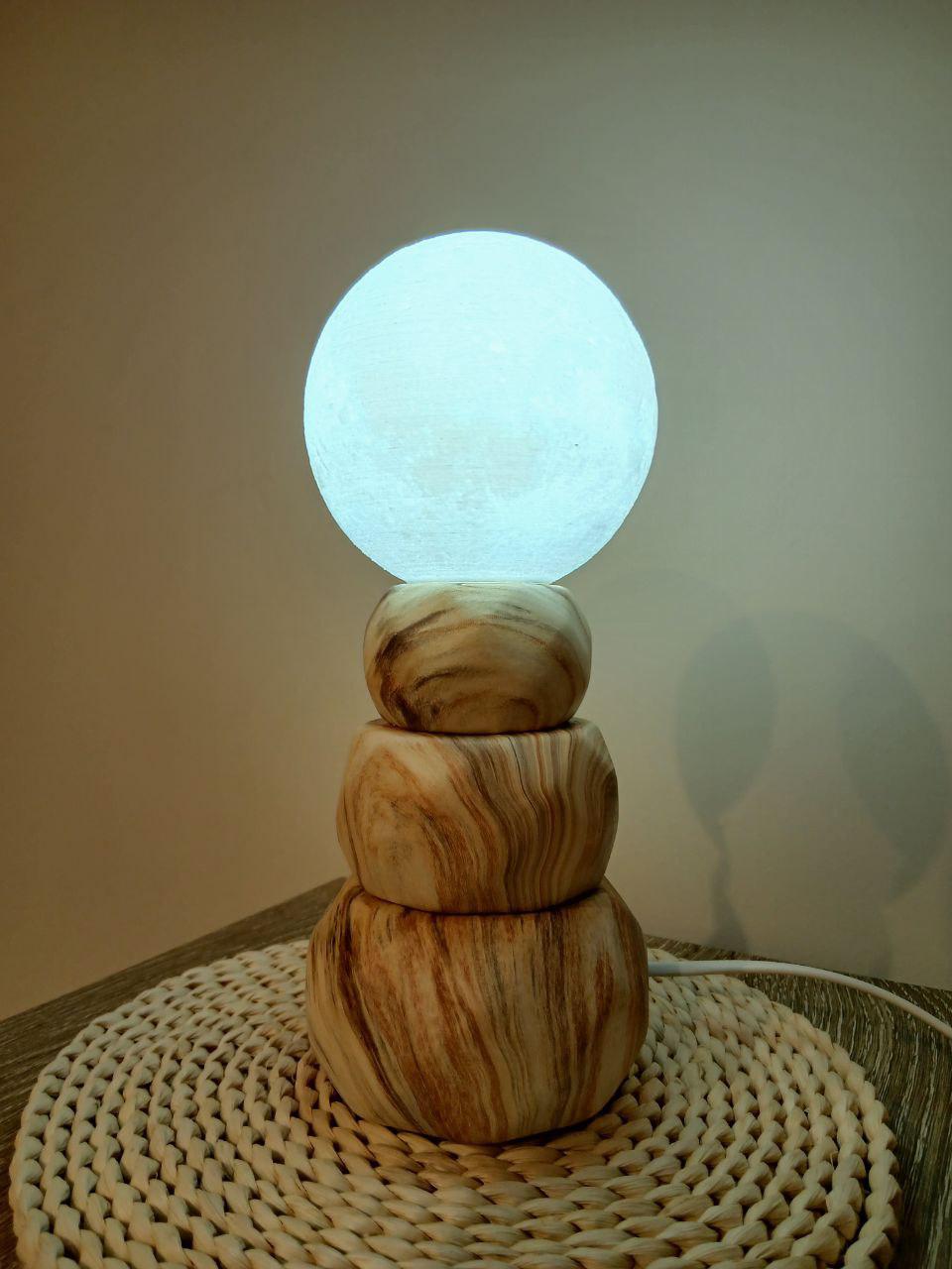 أباجورة القمر الكريستال من Pop Mart بقاعدة رخام وخشب