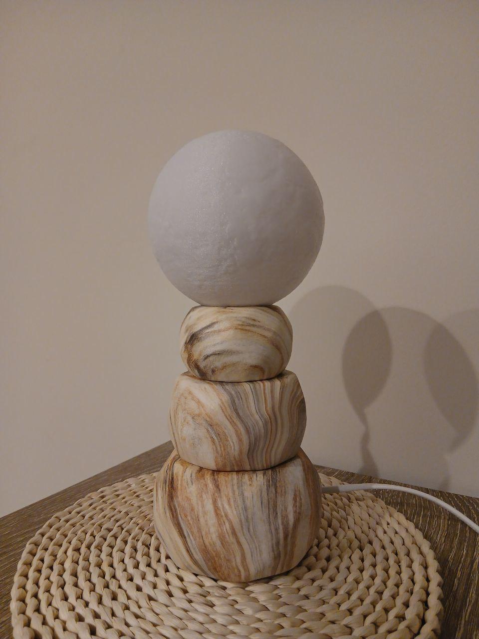 أباجورة القمر الكريستال من Pop Mart بقاعدة رخام وخشب