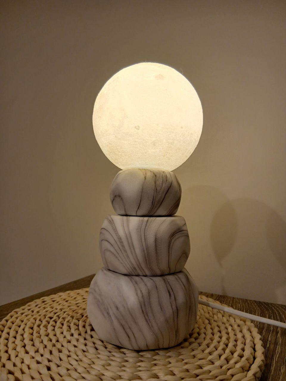 أباجورة القمر الكريستال من Pop Mart بقاعدة رخام وخشب